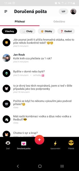 Jde poznat jestli ti přišla hromadná otázka nebo to píše někdo konkrétně tobě